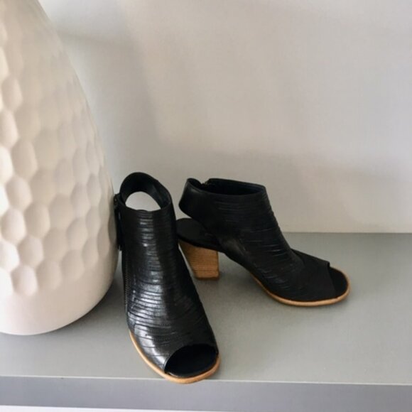 Paul Green Cayanne black leather shooties size 4.5 (7 us) - Picture 2 of 16